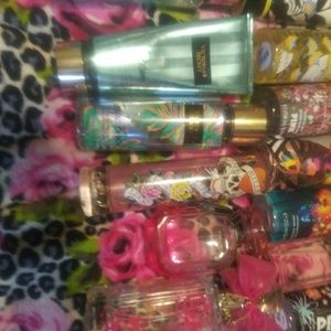 14 different Victoria perfumes